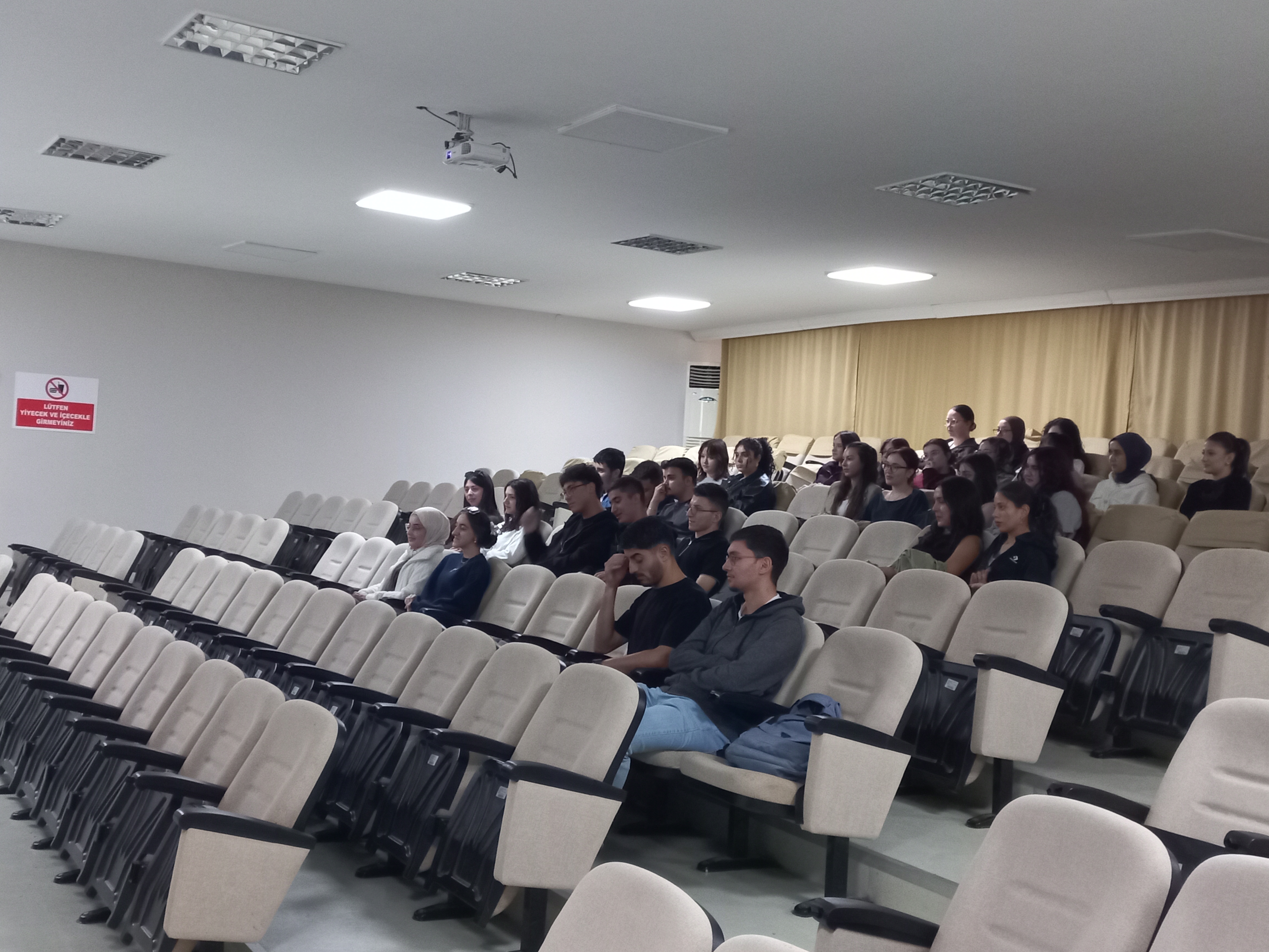 ARAMIZA YENİ KATILAN ÖĞRENCİLERİMİZ İÇİN ORYANTASYON ETKİNLİĞİ DÜZENLENDİ